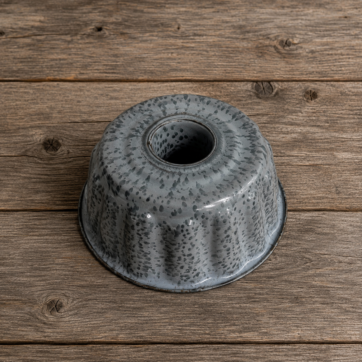 Gray Graniteware Bundt Cake Pan, Swirled Enamelware Bakeware 1920s