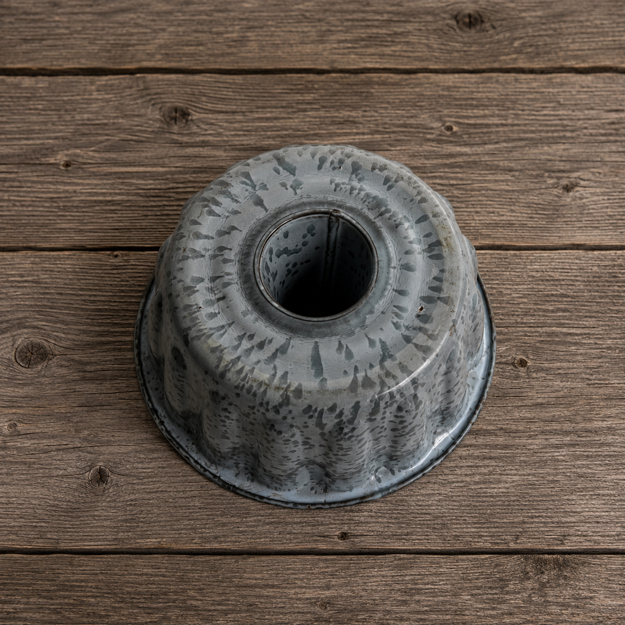 Gray Graniteware Bundt Cake Pan, Swirled Enamelware Bakeware 1920s